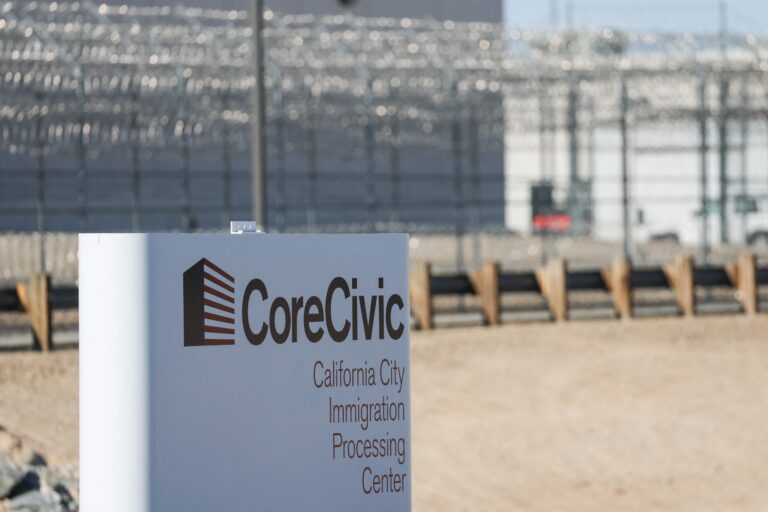 Private prisons announce .4 billion in revenue as immigration detentions climb Private prisons announce .4 billion in revenue as immigration detentions climb