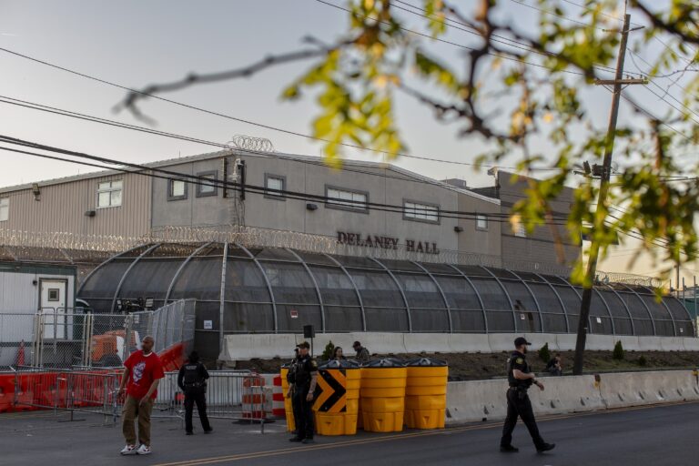 Here's how the system to report problems in ICE detention has failed immigrants