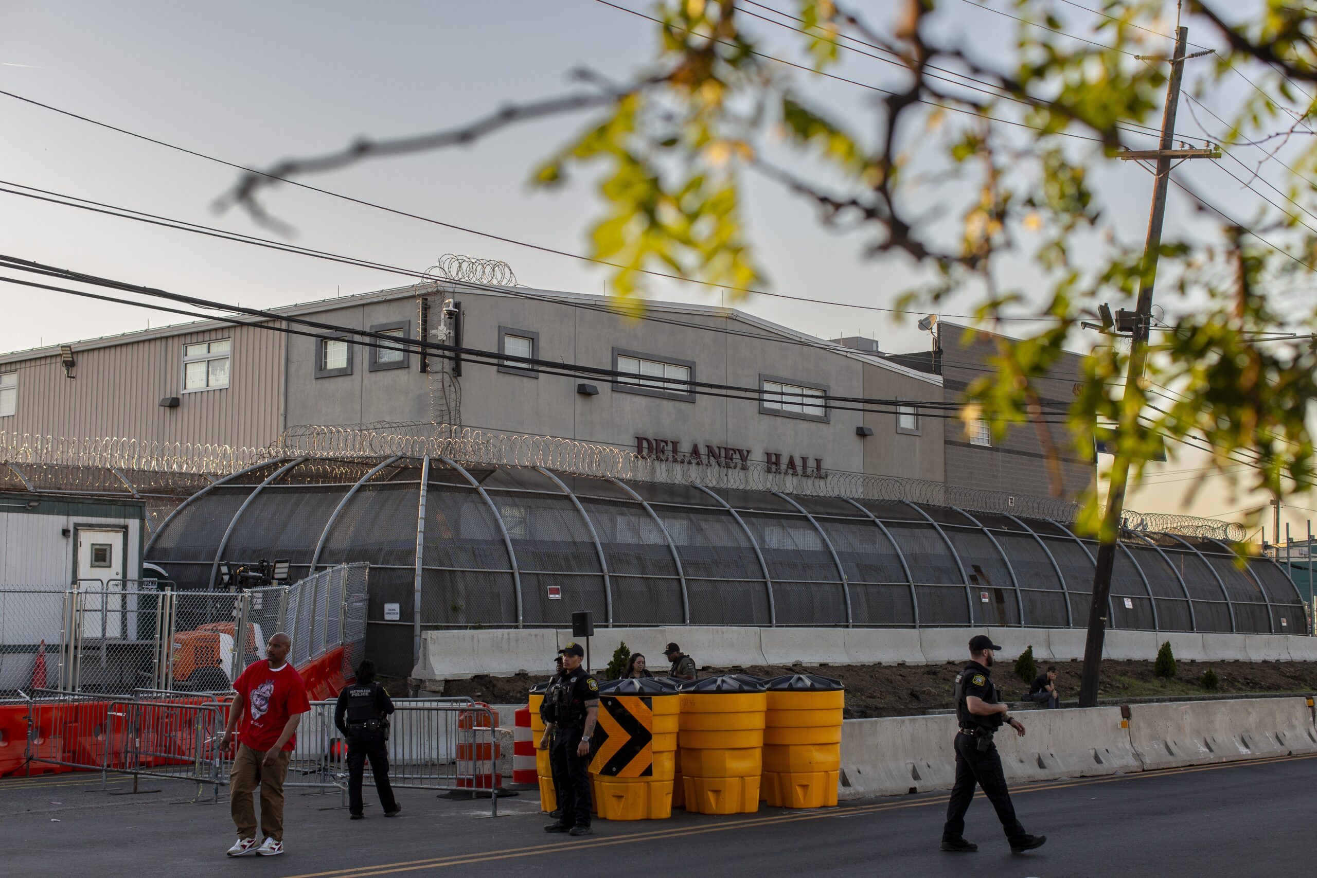 Here's how the system to report problems in ICE detention has failed immigrants