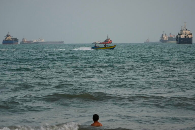 U.S. and Iran trade attacks on ships as fighting flares up again U.S. and Iran trade attacks on ships as fighting flares up again