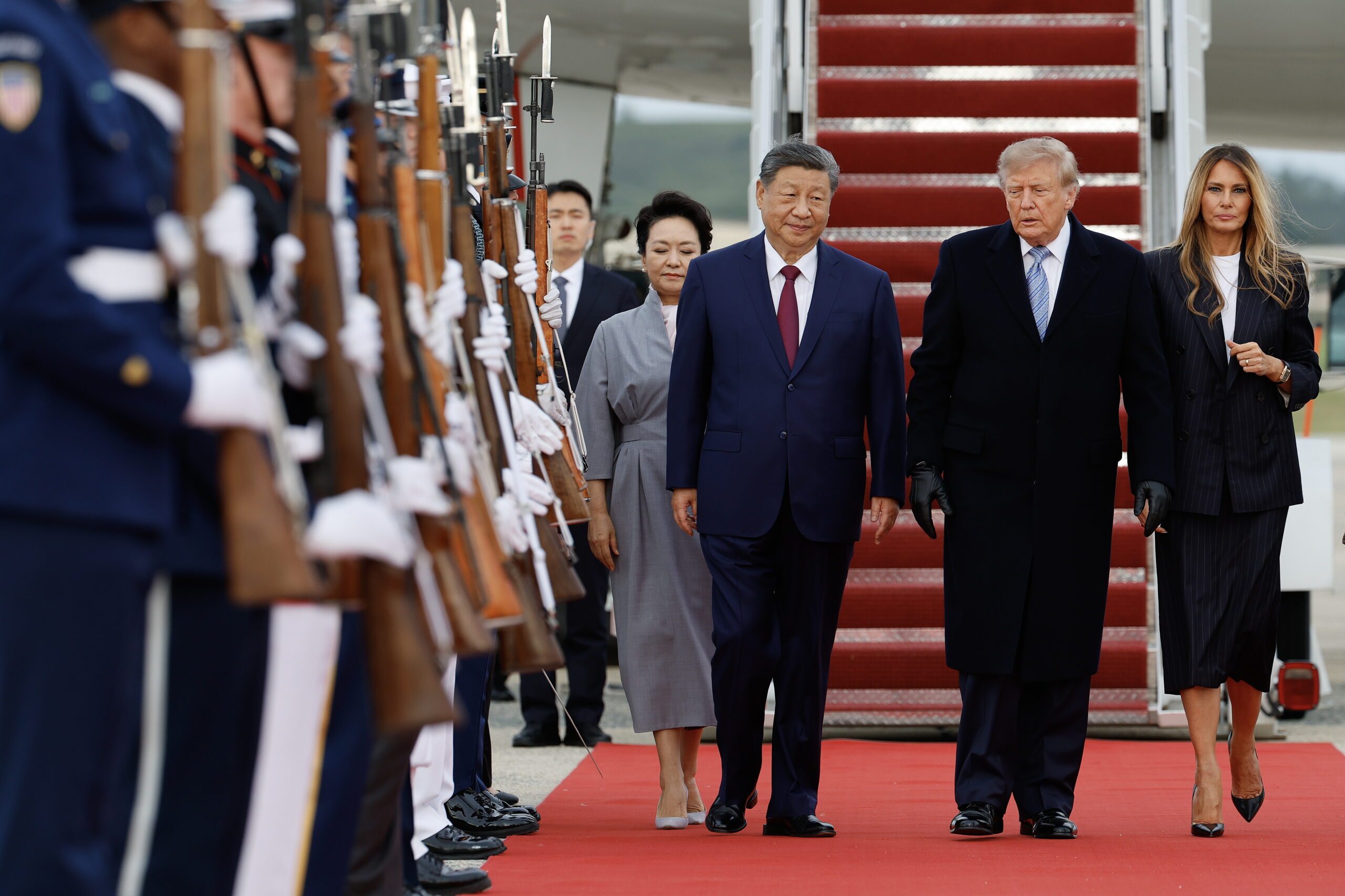 Trump rolls out red carpet for Xi as high-stakes summit begins