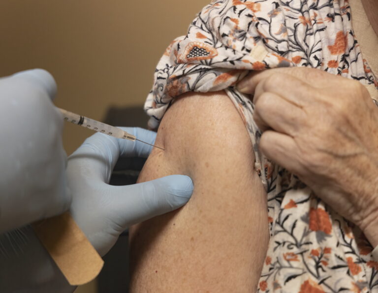 Medical groups offer vaccine guidance to fill federal vacuum