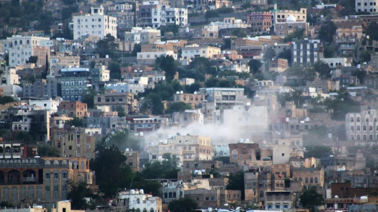 Drinking water supplies dwindle in Yemeni city besieged by Houthi rebels Drinking water supplies dwindle in Yemeni city besieged by Houthi rebels