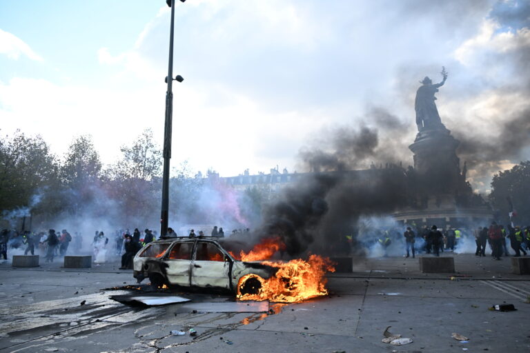 French police arrest 1,800 after violent clashes and looting mar protests French police arrest 1,800 after violent clashes and looting mar protests